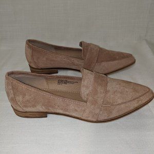 NWOT BEAST Fashion Blush Suede Loafers